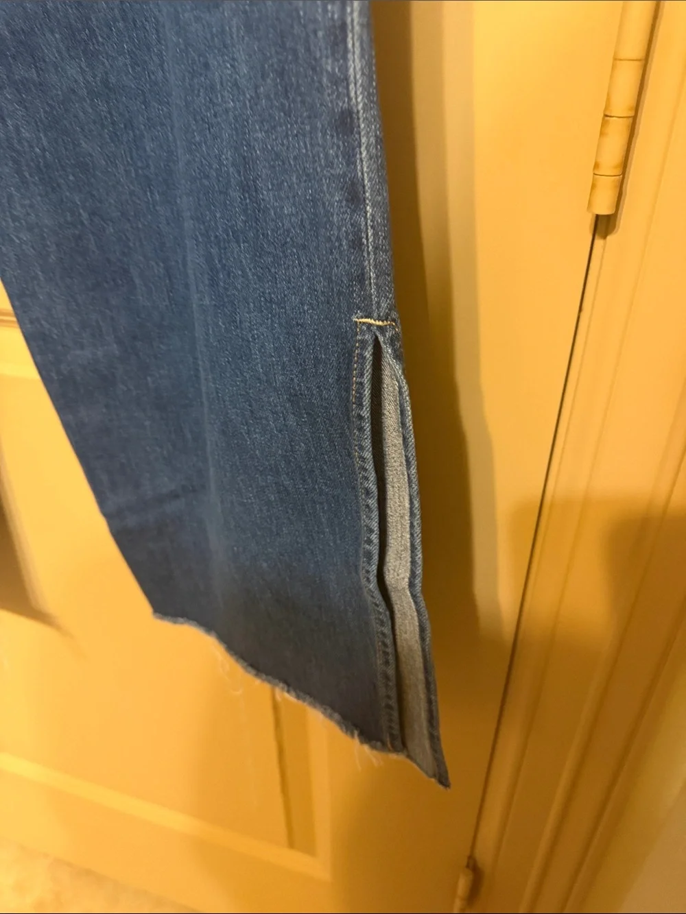 Evereve Dark Wash Blue Cropped Straight Jeans